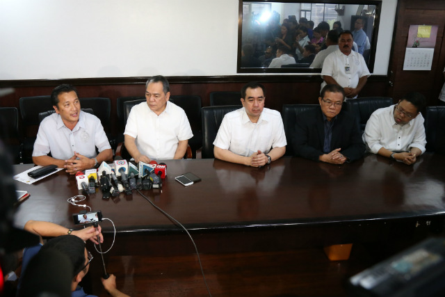 HACKER ARRESTED. Philippine officials including Commission on Elections (Comelec) Chairman Andres Bautista (center) announce the arrest of a suspected hacker of the Comelec website on April 21, 2016. Photo by Ben Nabong/Rappler 