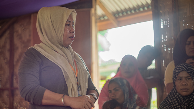  Peace advocate Noraida Abo, who heads the women’s rights organization United Youth of the Philippines-Women (UnYPhil-Women) based in Cotabato, urges “Moro women to continue the struggle for genuine and lasting peace in the Bangsamoro homeland.” UnYPhil-Women is Oxfam Pilipinas’ partner in recognizing the role of women in the peace process.  (Photo: Vina Salazar/Oxfam)