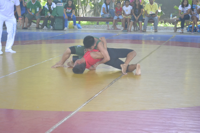 WINNING MOVE. CAR’s Ruzzel Tuguinay (on top) pins down his opponent. Photo by Harley Aglosolos/Rappler 