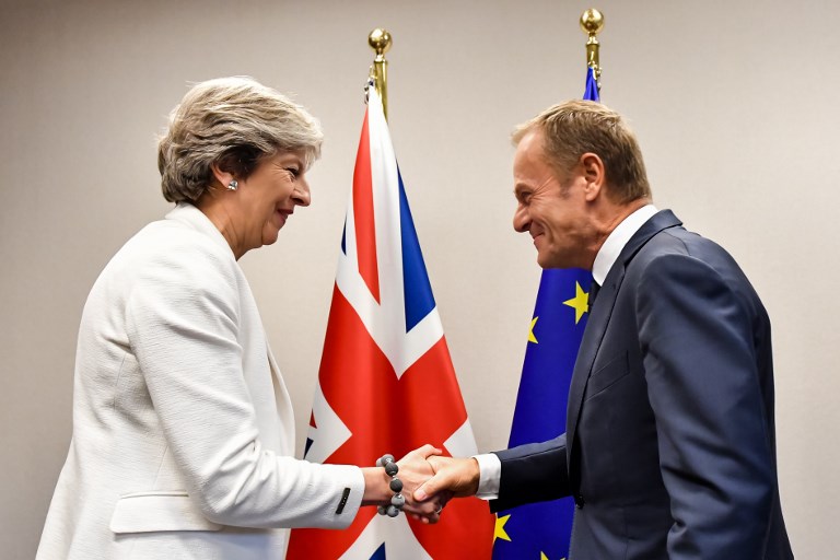 BETTER DAYS. File photo of British Prime Minister Theresa May (left) and European Council President Donald Tusk in Brussels on October 20, 2017. Photo by Geert Vanden Wijngaert/AFP   