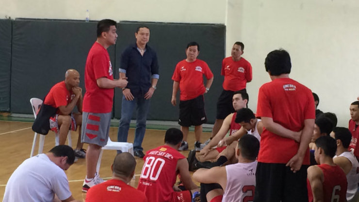 BACK AT THE HELM. Ato Agustin, back as Ginebra's head coach, addresses the team during their first practice for 2015. Photo by Naveen Ganglani/Rappler