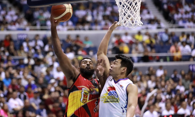 FILLING IN. Mo Tautuaa topscores for San Miguel in their season-opening win over Magnolia. Photo from PBA Images  