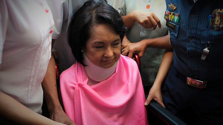 HUMANITARIAN REASONS. Former president and incumbent Pampanga Representative Gloria Macapagal-Arroyo seeks house arrest. File photo by Ted Aljibe/AFP 