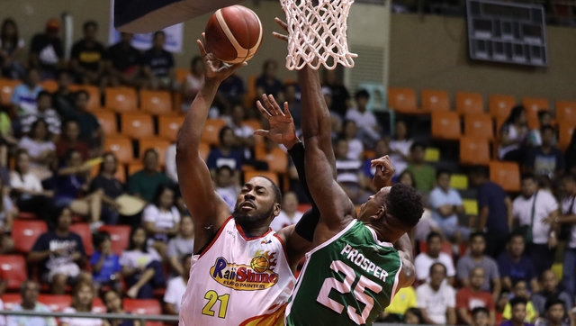 LEVEL. Denzel Bowles and Rain or Shine pick up their third win in 6 games. Photo from PBA Images  