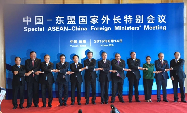 SENGKETA LCS. Organisasi negara ASEAN mendorong agar Tiongkok menghentikan semua berbagai aktivitas yang memicu provokasi di kawasan sengketa Laut China Selatan. Kesepakatan itu merupakan salah satu poin dari forum pertemuan Menteri Luar Negeri se-ASEAN dengan Tiongkok di Kunming pada Selasa, 14 Juni. Foto dari Kementerian Luar Negeri 