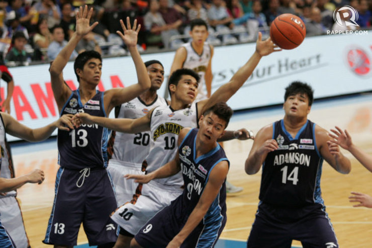 CLUTCH CAT. Aljon Mariano (light center), known to bail UST out at crunch time, plays his last season for the Tigers. File Photo by Josh Albelda/Rappler