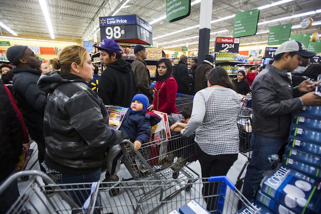 DISCOUNT RUSH. Bargain hunters crowd a Walmart to take advantage of their so-called 'Black Friday' sales on Thanksgiving Day in Fairfax, Virginia USA, 27 November 2014. Jim Lo Scalzo/EPA