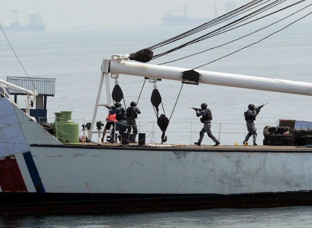 JOINT EXERCISES. Philippine coastguard personnel board a ship during a simulation of a sea jacking scenario as part of the combined Philippine-Japan maritime exercise off Manila bay, in the mouth of South China sea on May 6, 2015. File photo by Ted Aljibe/AFP 