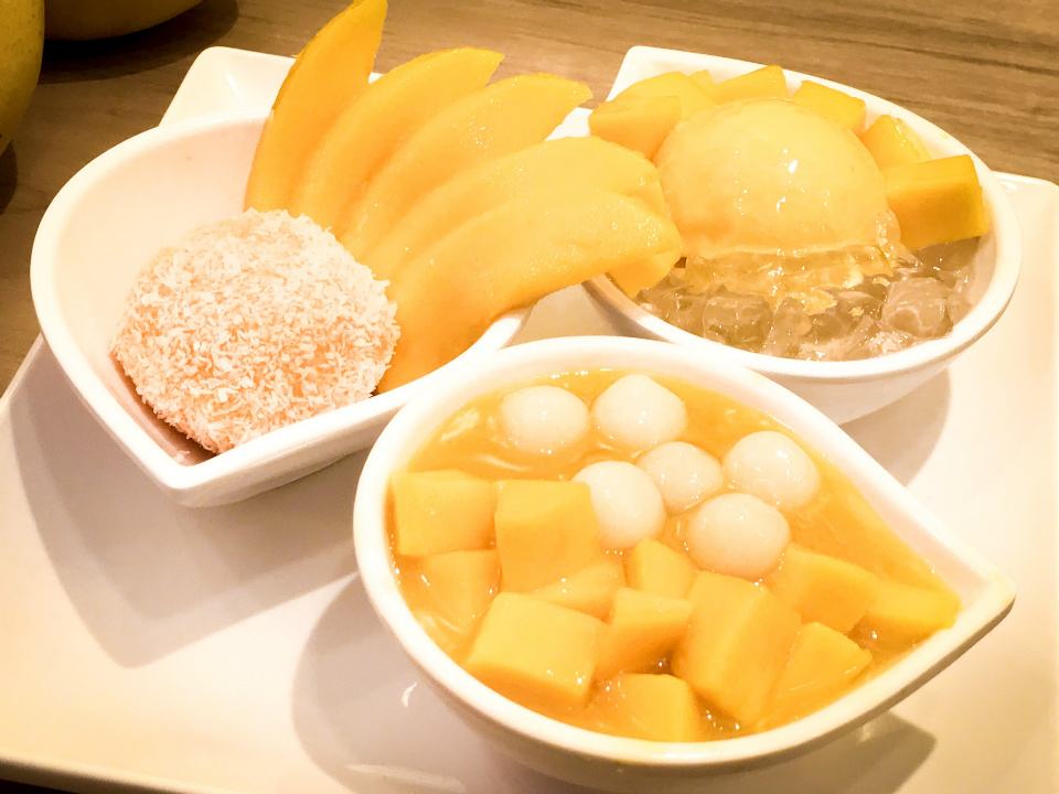ALL IN ONE. Hui Lau Shan's Mango Romance is an 'all-in-one' dessert that comes with all of their best sellers: Mango Mochi (left), Mango Chewy Ball (bottom center), Mango Crystal Jelly (top right). 