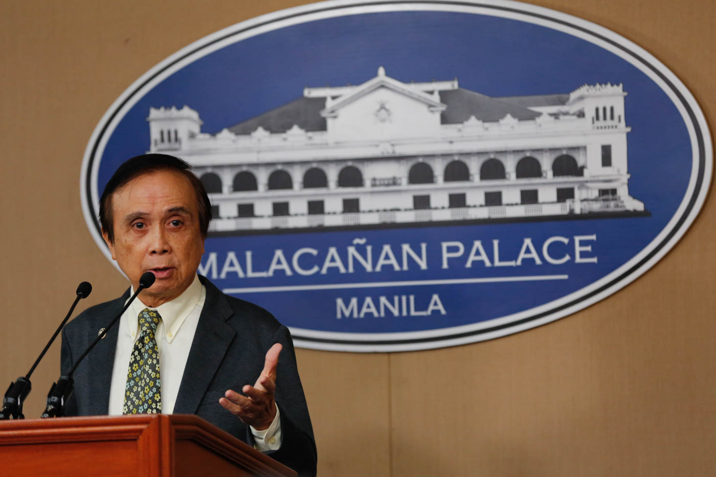 TOP OF MIND. Socioeconomic Secretary Ernesto Pernia clarifies that a P42,000-budget for a typical Filipino family to live a comfortable life is only his own estimate. Rappler file photo 