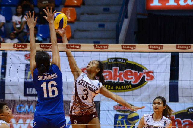 Krissa Madalogdog of University of Batangas attacks Arellano University's single coverage. She had 9 points in that game to lead UB in a losing effort. Photo by Jansen Romero/Rappler 