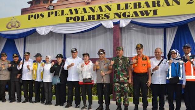 PEMANTAU. Rombongan tim pemerintah yang meninjau arus mudik Lebaran 2018 di Pulau Jawa sejak Minggu 10 Juni 2018. Foto dokumentasi Kemenhub 