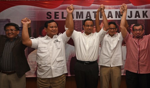Ketua Dewan Pembina Partai Gerindra Prabowo Subianto bersama Anies Baswedan dan Sandiaga Uno dalam Rapat Pleno keempat di DPP Gerindra, Jakarta Selatan, Selasa (11/10). Foto oleh Sigid Kurniawan/ANTARA 