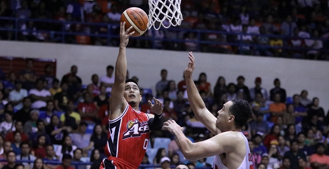 STAT STUFFER. Simon Enciso fills up the stats sheet as Alaska rebounds from a loss. Photo from PBA Images  