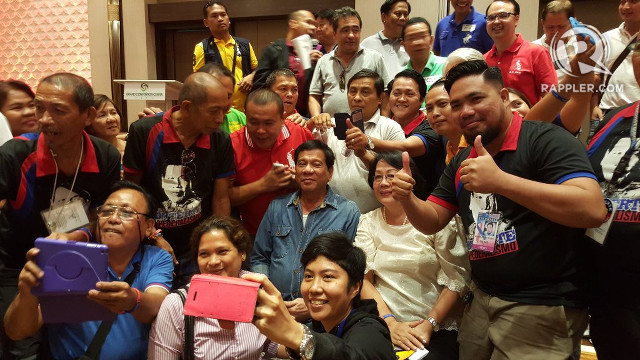 PRESIDENT FROM THE SOUTH? Rodrigo Duterte poses with local government officials of Cebu towns. Photo by Pia Ranada/Rappler  