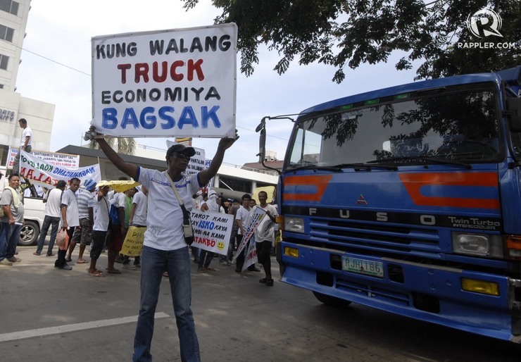 Several groups picketed at the Philippine Ports Authority compound, asking Malacañang to resolve congestion woes at the ports of Manila due to a city ordinance that prohibits heavy-duty trucks from plying anywhere but along Roxas Boulevard. Photo by Joel Leporada