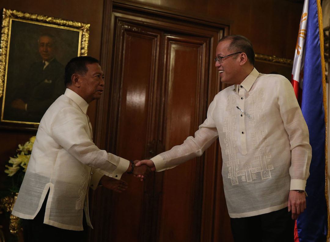 SEVERED TIES? President Benigno S. Aquino III greets Vice President Jejomar Binay during the reception line for the New Year’s Vin d’ Honneur at the Reception Hall of the Malacañan Palace on Monday (January 12, 2015). (Photo by Ryan Lim / Malacañang Photo Bureau) 