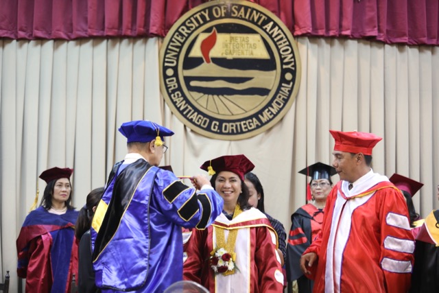 HONORARY. Vice President Leni Robredo receives an honorary doctorate degree in Humanities from the University of Saint Anthony in Iriga City, Camarines Sur. Photo from the Office of the Vice President 