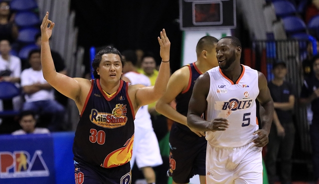 STILL ALIVE. Beau Belga and Rain or Shine remain in the running for a quarterfinal berth. Photo from PBA Images  
