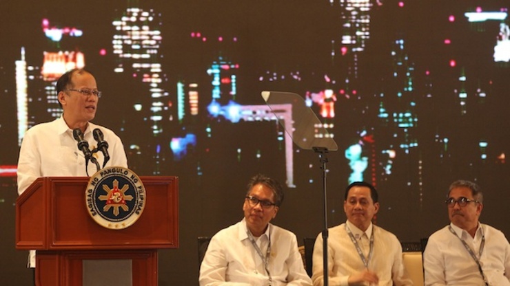 INDUSTRY GROWTH. President Benigno Aquino III praises the growth of the IT-BPM industry which he credits to former Trade and Industry Secretary Mar Roxas. Malacañang Photo Bureau