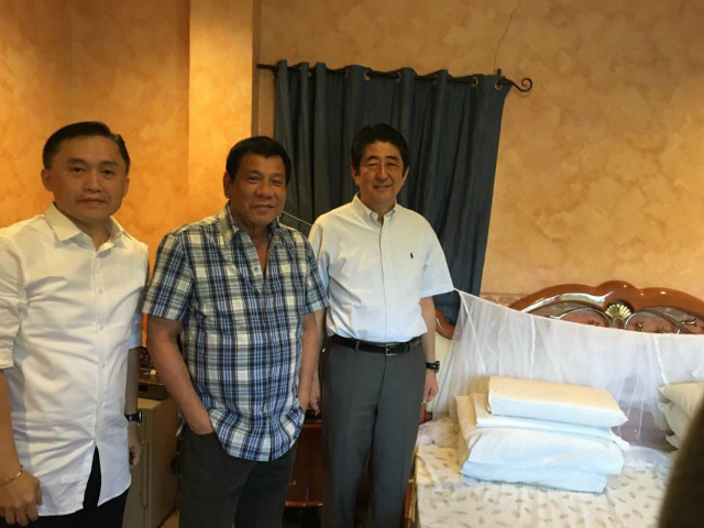 DUTERTE'S HOUSE. Japanese Prime Minister Shinzo Abe (1st from right) spends around 10 minutes in the room of Philippine President Rodrigo Duterte, and 45 minutes overall inside his Davao City home. Photo courtesy of Special Assistant to the President Bong Go 