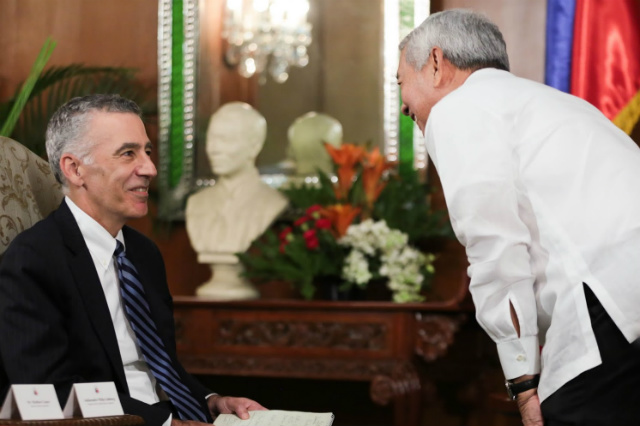 DIPLOMAT TO DIPLOMAT. US Ambassador Philip Goldberg chats with Philippine Foreign Secretary Perfecto Yasay Jr before a meeting with Philippine President Rodrigo Duterte at the Music Room in Malacañang Palace on July 19, 2016. Photo by Toto Lozano/PPD  