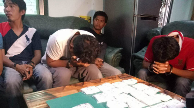 NABBED. A buy-bust operation in Zamboanga City leads to the arrest of suspects and seizure of over P5-million worth of shabu. File photo by Richard Falcatan/Rappler 
