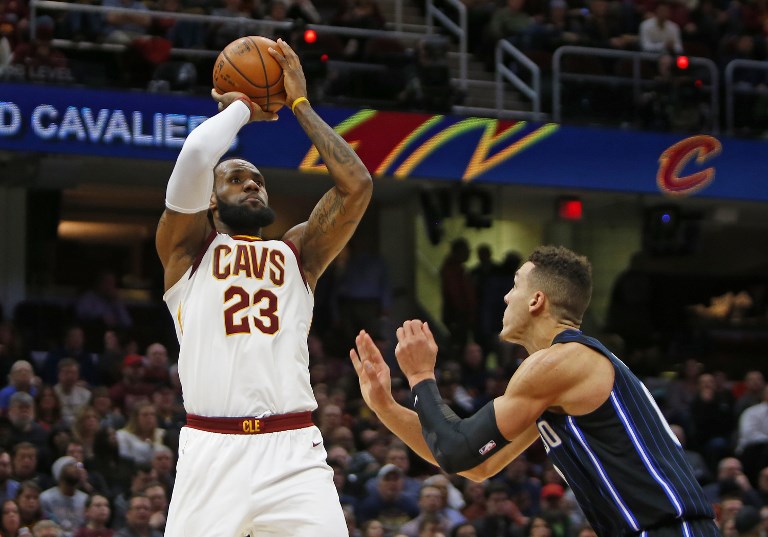 LeBron James surpasses 30,000 career points