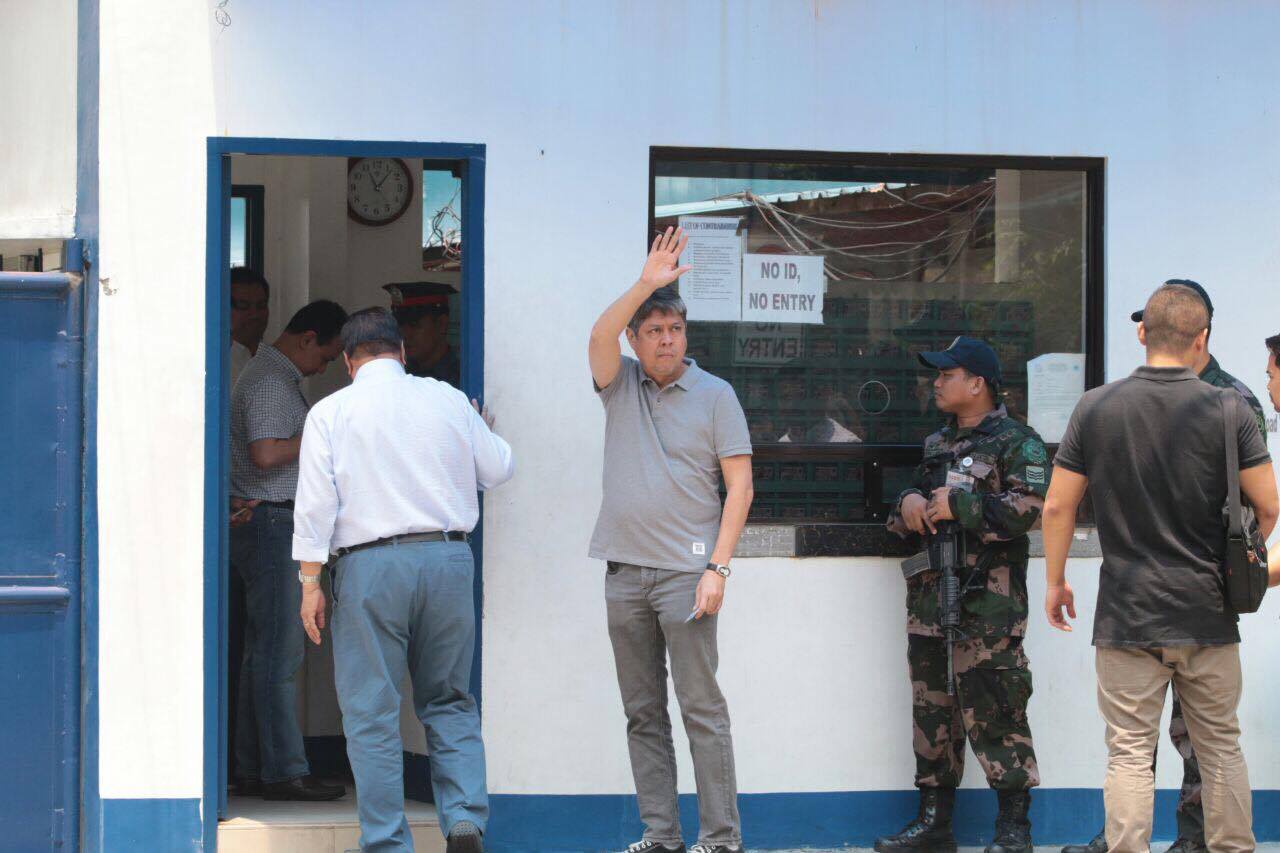 PARTY VISIT. Senators Trillanes, Drilon, and Pangilinan seen undergoing security procedures before entering De Lima's detention room. Photo from Pangilinan's office 