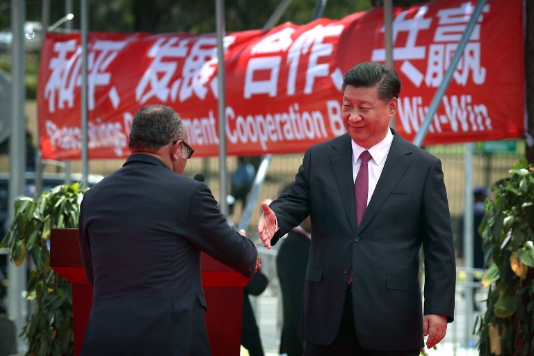 STATE VISIT. Papua New Guinea's Prime Minister Peter O'Neill (left) and China's President Xi Jinping at the opening of Independence Drive Boulevard in Port Moresby on November 16, 2018, ahead of the APEC Summit. Photo by Mark Schiefelbein/Pool/AFP 