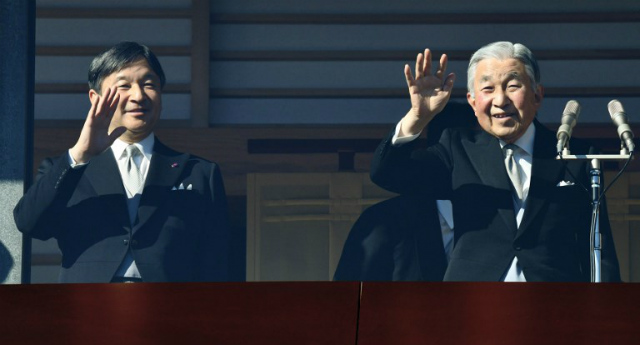BIRTHDAY. Japan's Emperor Akihito (R) waves to well-wishers beside his son, Crown Prince Naruhito (L), from a balcony at the Imperial Palace in Tokyo on December 23, 2017. Photo by Toru Yamanaka/AFP 