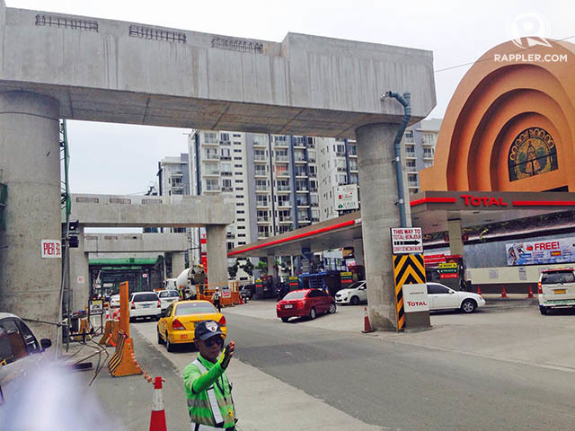 PARTIALLY OPEN. The section to open on September 22 will connect NAIA Terminals 1 and 2 with Macapagal Avenue and the Entertainment City with the remaining connections to NAIA terminal 3 and SLEX to come in December.  File photo by Rappler 