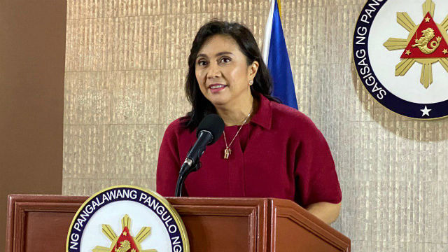 'FAILURE.' Vice President Leni Robredo publicizes her drug war report on January 6, 2020, after she was fired as ICAD co-chair in November 2019. Photo by Mara Cepeda/Rappler 
