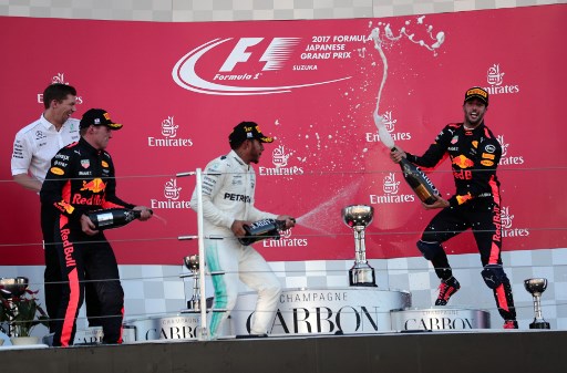 POLE POSITION. Elder statesman Lewis Hamilton (C) leads the pack by 59 points and could be crowned champion for the fourth time at the next race in Austin, Texas. Photo by Behrouz Mehri/AFP PHOTO 