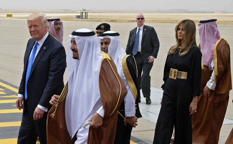 TRUMP IN RIYADH. US President Donald Trump (L) is welcomed by Saudi King Salman bin Abdulaziz al-Saud (2nd-L) upon arrival at King Khalid International Airport in Riyadh on May 20, 2017, followed by First Lady Melania Trump (R). Photo by Mandel Nga/AFP 