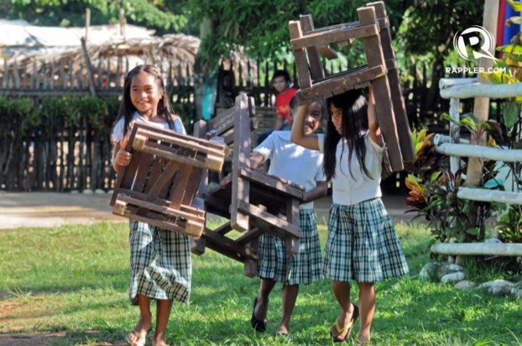 FUNDING EDUCATION. Students at Casili elementary school in San Rafael, Rodriguez Rizal carry their own chairs during the opening of class. File photo by Jose Del/Rappler