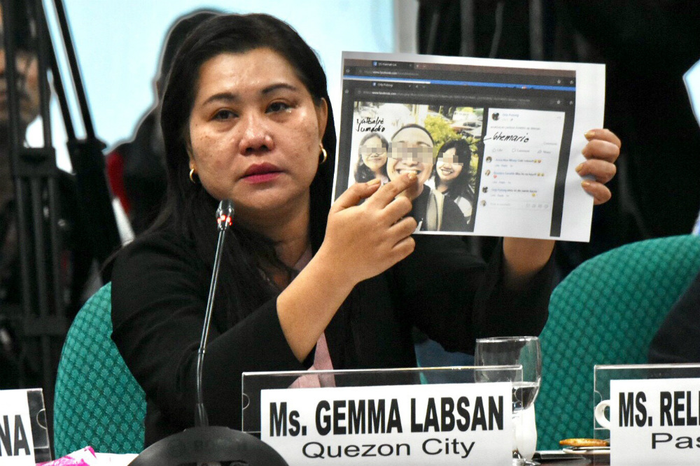 'RADICALIZED' CHILD. Gemma Labsan sheds tears as she shares how her child has joined a militant youth group. Photo by Angie de Silva/Rappler    