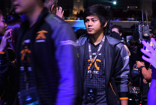 ONTO THE STAGE. DJ of Fnatic makes his way to the stage. Photo by Michaela Nadine Pacis 
