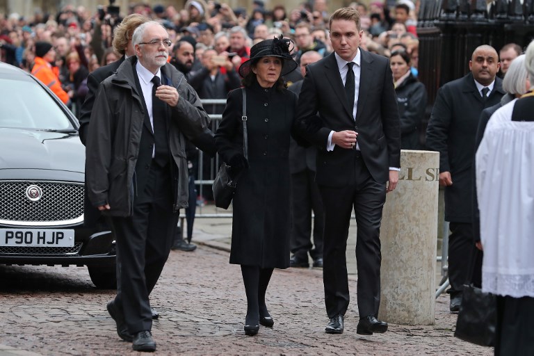 HAWKING'S FUNERAL. Jane Hawking (C), first wife of Stephen Hawking, arrives with her son Tim (center right) to attend the funeral of British scientist Stephen Hawking at the Church of St Mary the Great, in Cambridge on March 31, 2018. Photo by Daniel Leal-Olivas/AFP