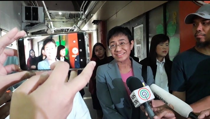 DISMISS IT. Rappler CEO and executive editor Maria Ressa outside a Manila court in February 2019. File photo by Lian Buan/Rappler 