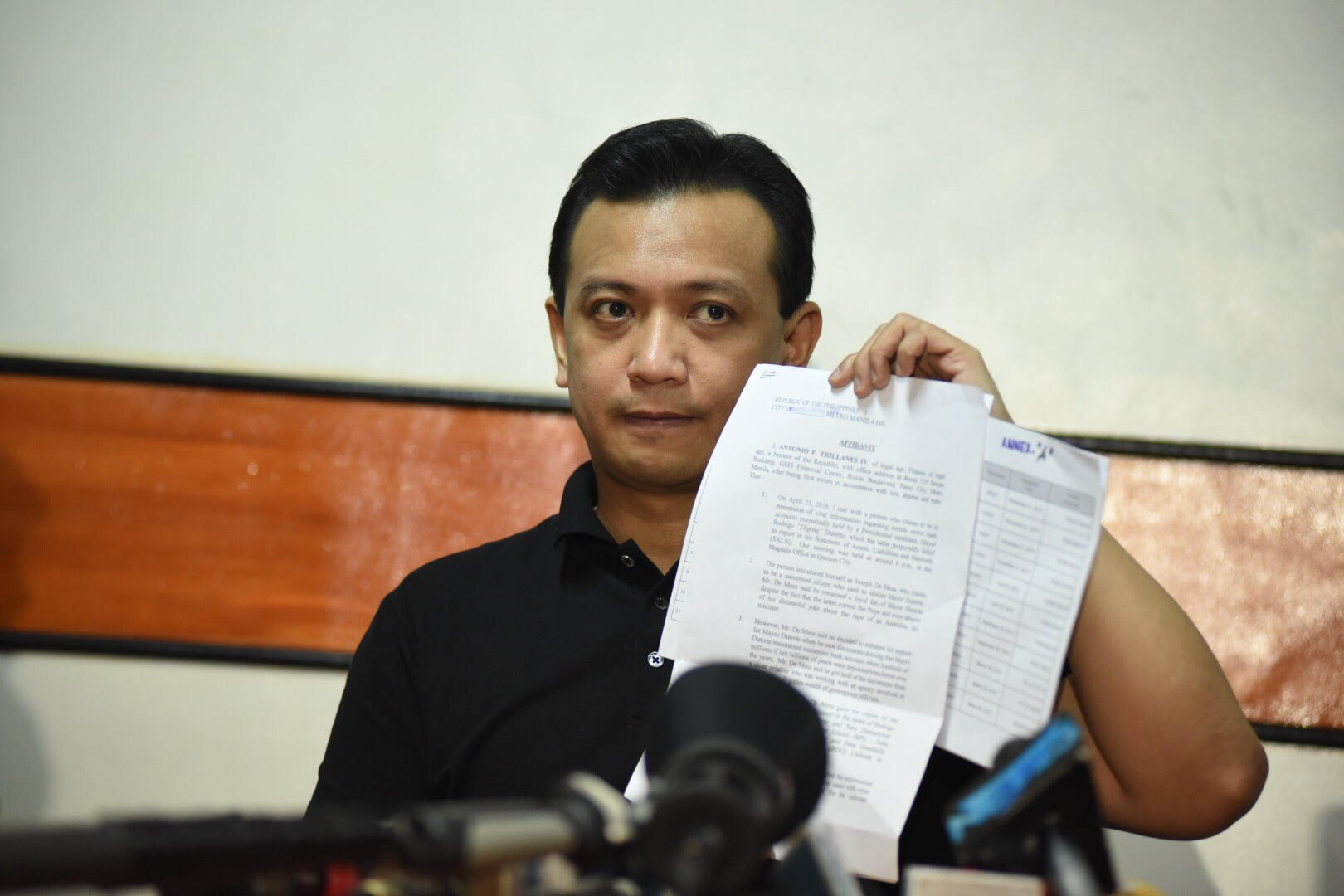 AFFIDAVIT. Senator Antonio Trillanes IV shows the affidavit requested by the camp of Mayor Rodrigo Duterte for the latter to release the mayor's BPI bank statements and transaction history, at the Magdalo Headquarters in Quezon City, May 2, 2016. Photo by Martin San Diego/Rappler 