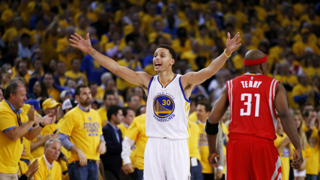 GOLDEN CHILD. Steph Curry scored 34 points to lead the Warriors to victory. Photo by Ezra Shaw/Getty Images/AFP 