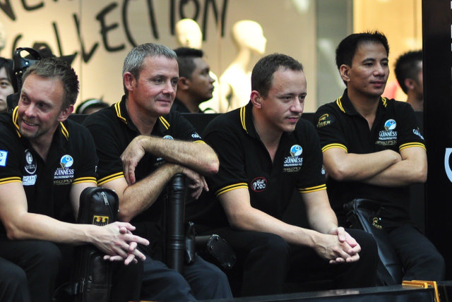 Shane Van Boening (second from right). Photo by Bob Guerrero