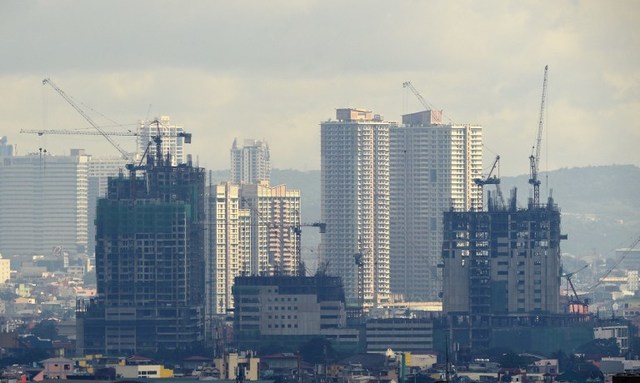 INVESTMENTS. Foreign direct investments dip in June 2019, according to the Bangko Sentral ng Pilipinas. File photo by Ted Aljibe/AFP 