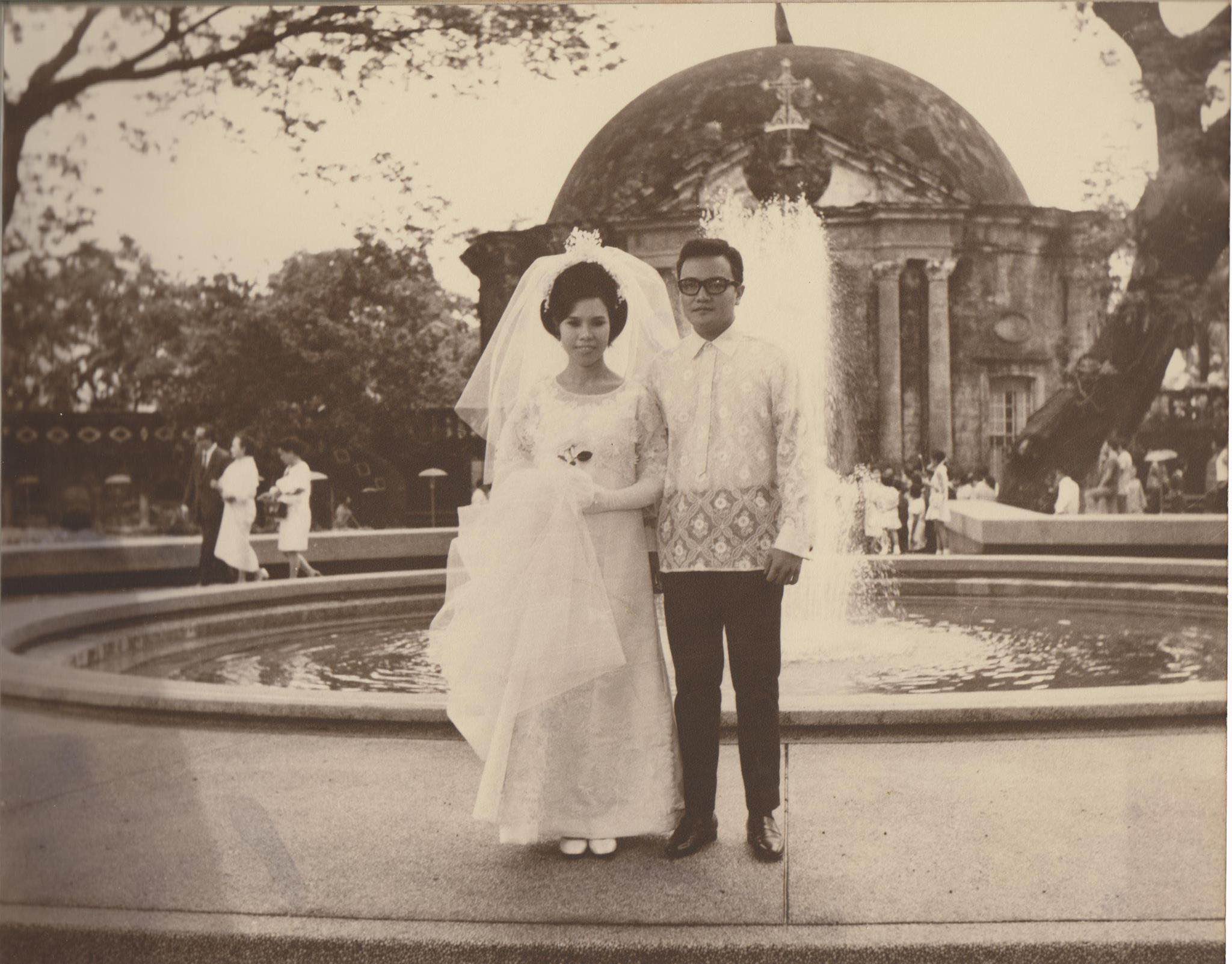 NEWLY MARRIED. Sen. Santiago and husband Narciso 'Jun' Santiago Jr on their wedding day. Photo from the senator's Official Facebook page. 