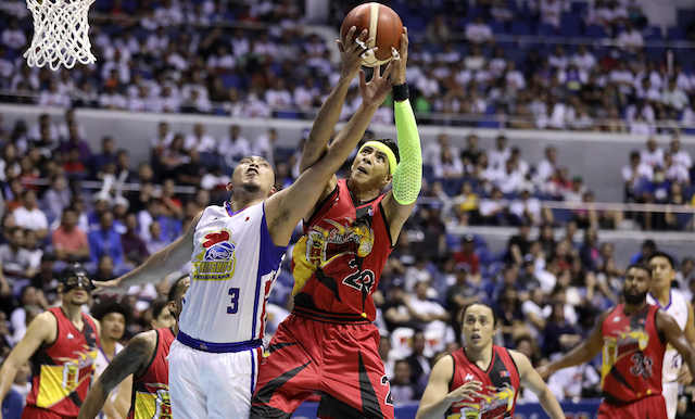 STILL GOT IT. Arwind Santos churns out a double-double for San Miguel in the win over Magnolia. Photo from PBA Images  