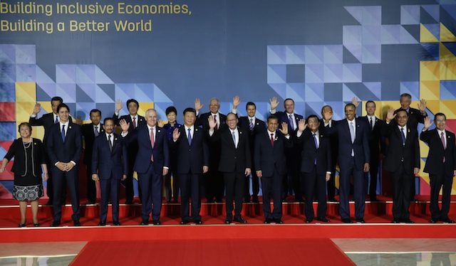 APEC FAMILY. APEC leaders pose for their traditional 'family photo' before the leaders' retreat at the Philippine International Convention Center in Manila, Philippines, on November 19, 2015. Robert Viñas/Rey Baniquet/Malacañang Photo Bureau 
