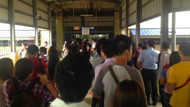 LONG LINES. Commuters at the Roosevelt station line up to buy single journey tickets. Photo by Jee Geronimo/Rappler 
