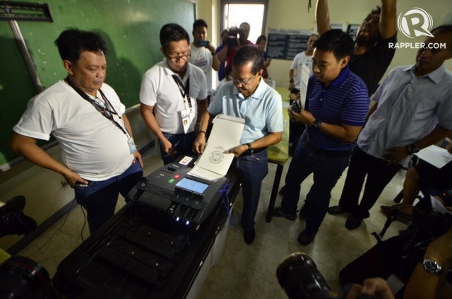 ELECTION DAY. Vice President Jejomar Binay casts his vote inside San Antonio National High School in Makati City. Photo by Rob Reyes/Rappler 