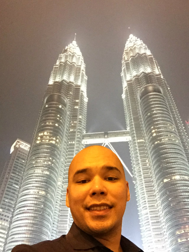 The perfunctory Petronas Towers selfie